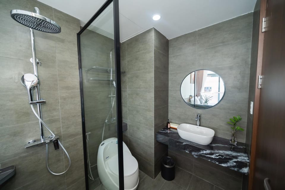 Shower, Toilet, Bathroom, towels