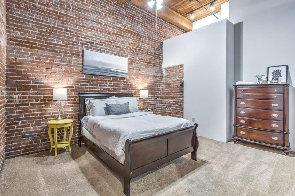 Denim Lofts-DWTN Loft Walk to Sports, Stadiums & Convention-2D Apartment in Saint Louis
