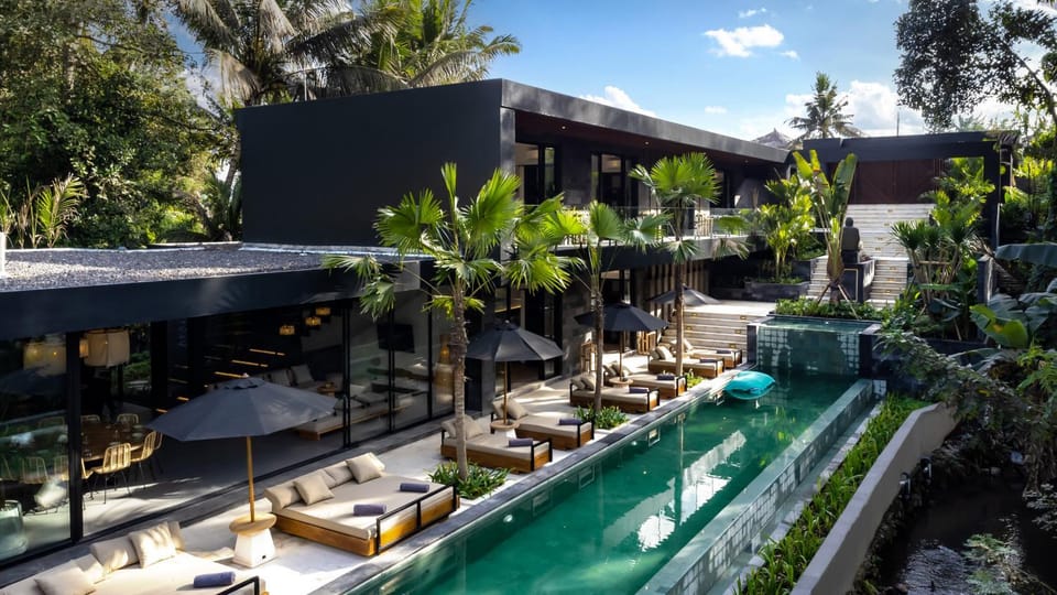 Property building, Natural landscape, Garden, Seating area, Garden view, Pool view, Swimming pool, sunbed