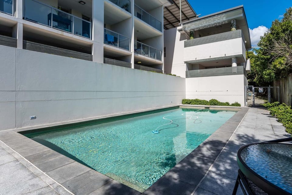 City Edge Albion Pool, Patio & City Access Apartment in Brisbane