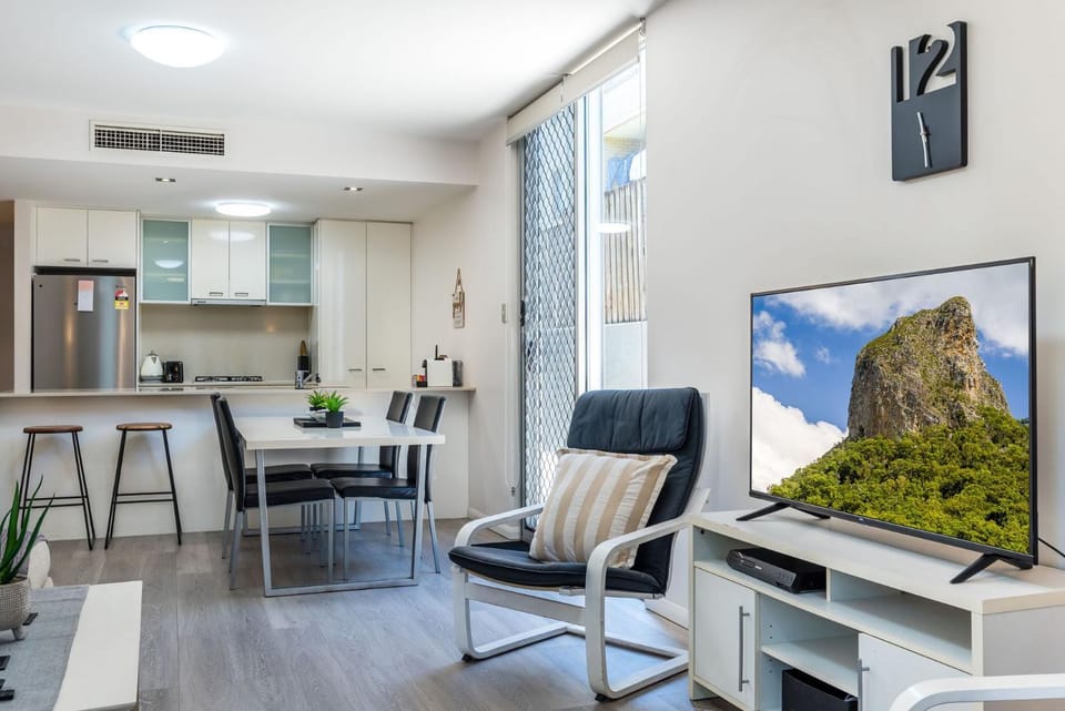 City Edge Albion Pool, Patio & City Access Apartment in Brisbane
