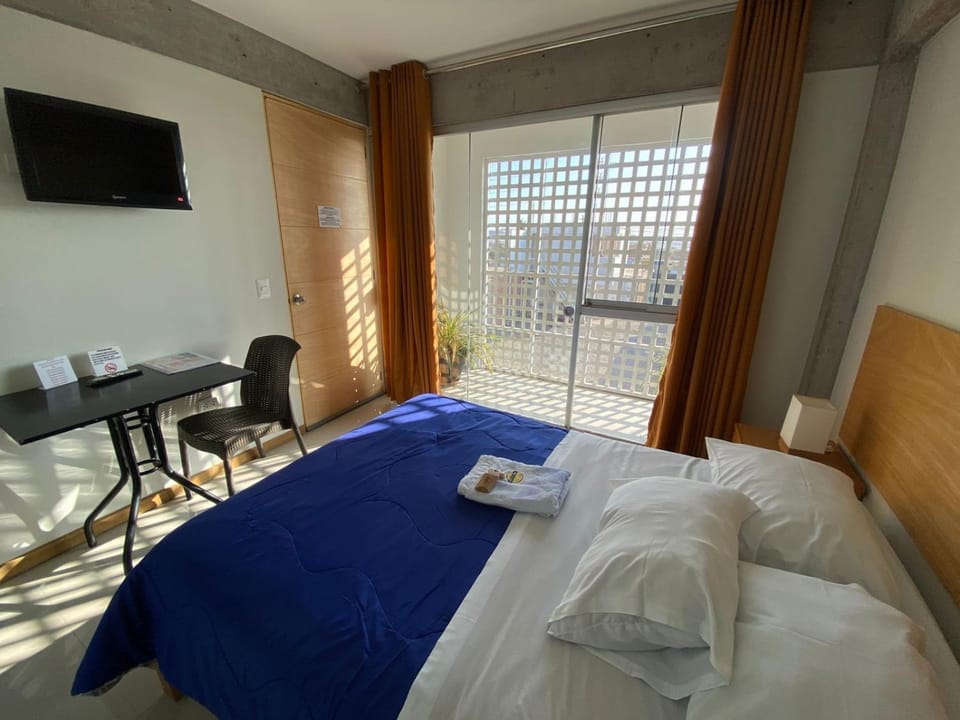 Bed, TV and multimedia, towels