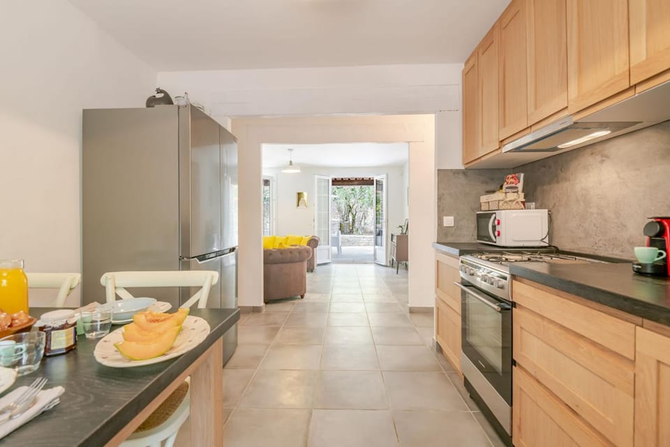microwave, oven, kitchen