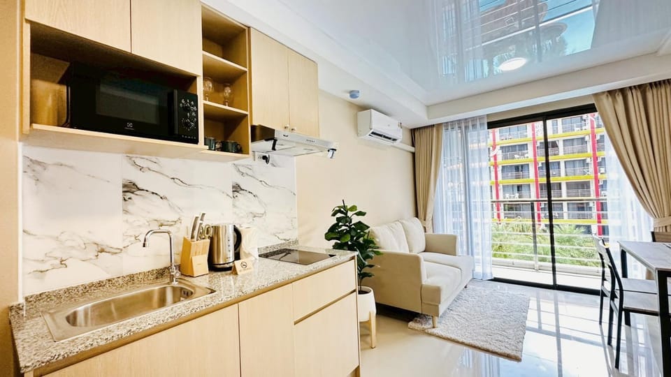 Kitchen or kitchenette, Living room
