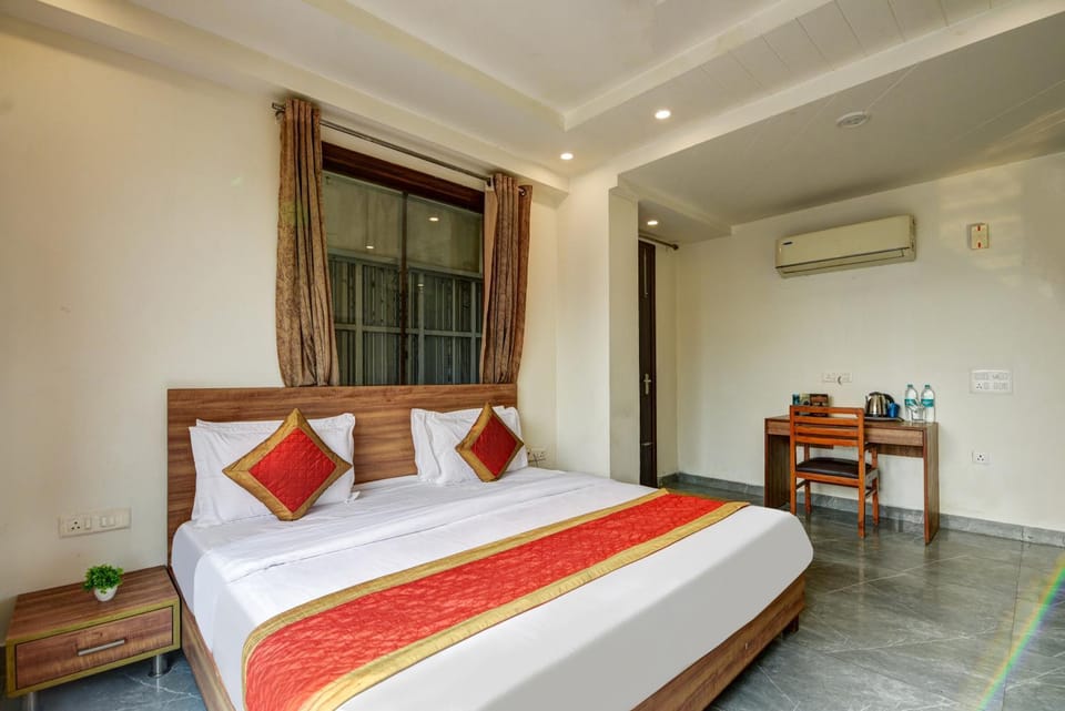Bedroom, furniture