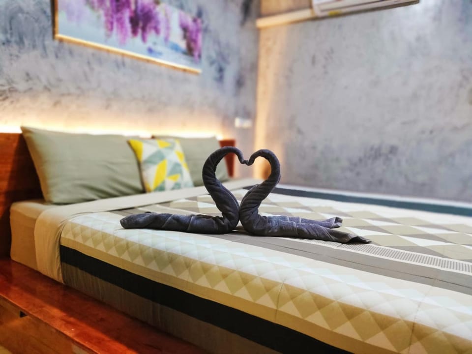 ในสวนรัตนมณีรีสอร์ท House in Thailand