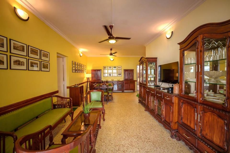 Communal lounge/ TV room, TV and multimedia, Living room, Seating area, Evening entertainment