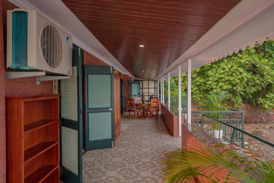 Property building, Balcony/Terrace, River view