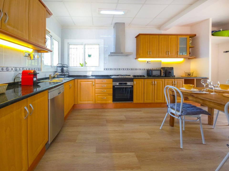 Kitchen or kitchenette, Dining area, dishwasher, oven, stove, toaster