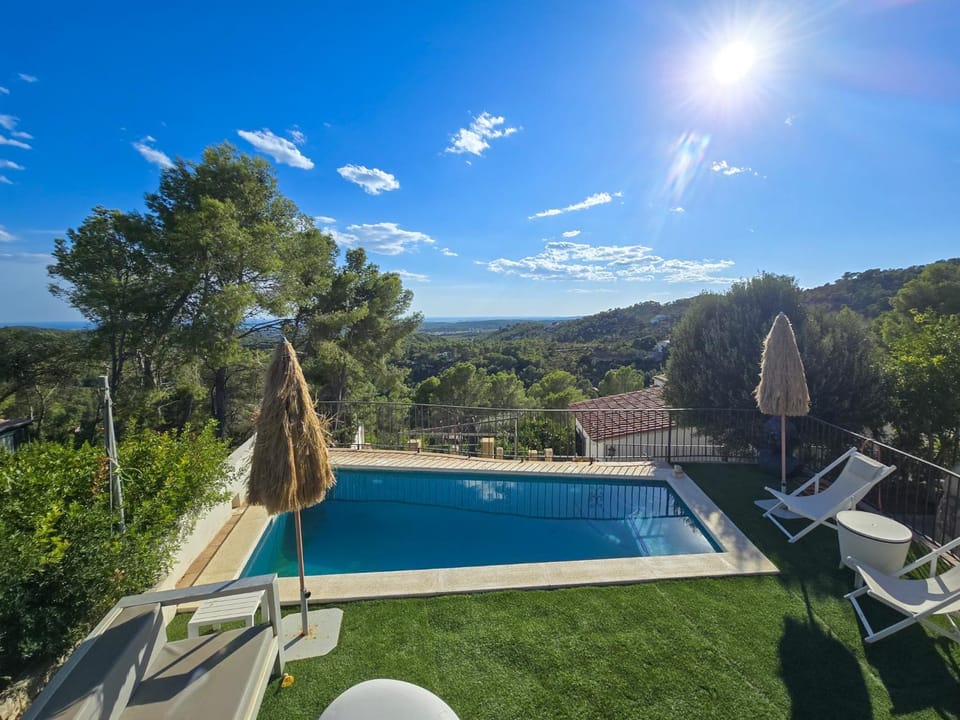 Day, Natural landscape, Mountain view, Pool view, Swimming pool, sunbed