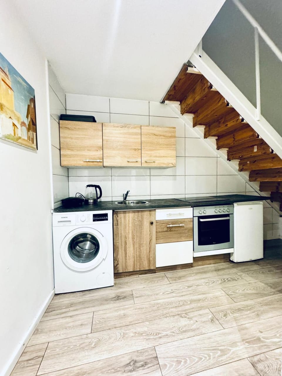 Kitchen or kitchenette, stove, washing machine