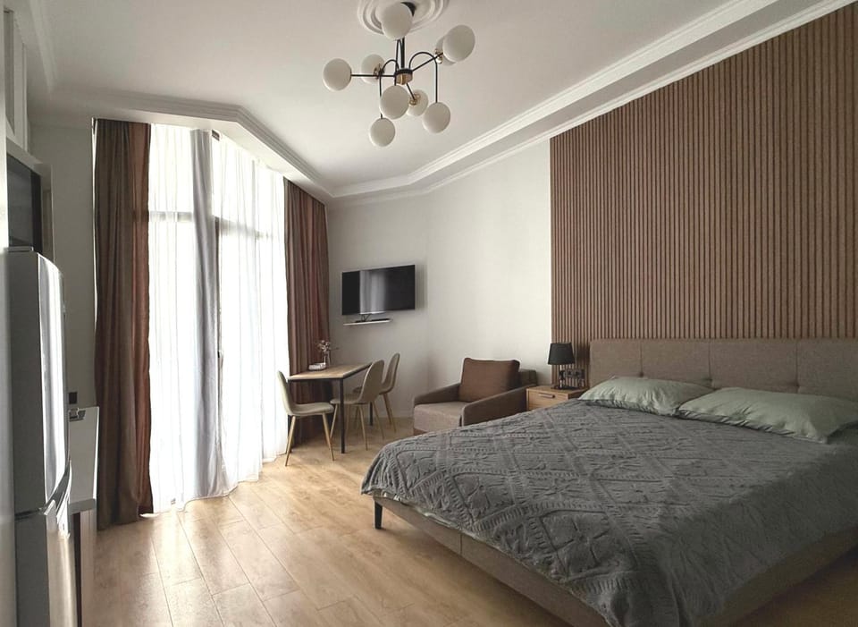 Bed, TV and multimedia, Photo of the whole room, Bedroom