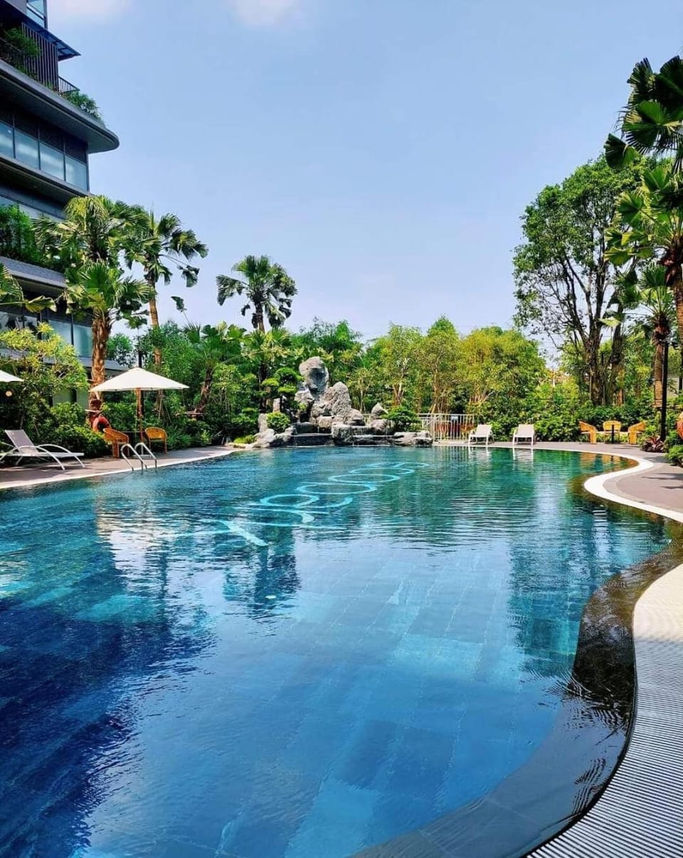 Swimming pool