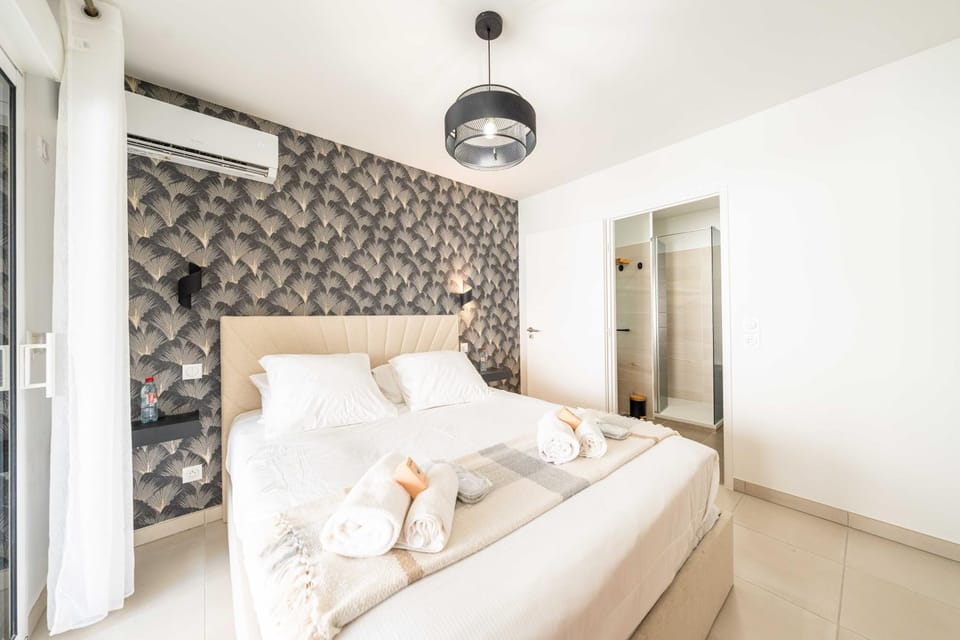 Modern 1 bedroom flat 2 Terraces Parking Cannes Apartment in Cannes