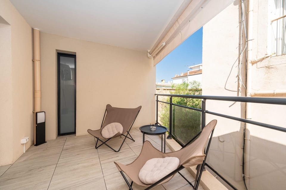 Modern 1 bedroom flat 2 Terraces Parking Cannes Apartment in Cannes