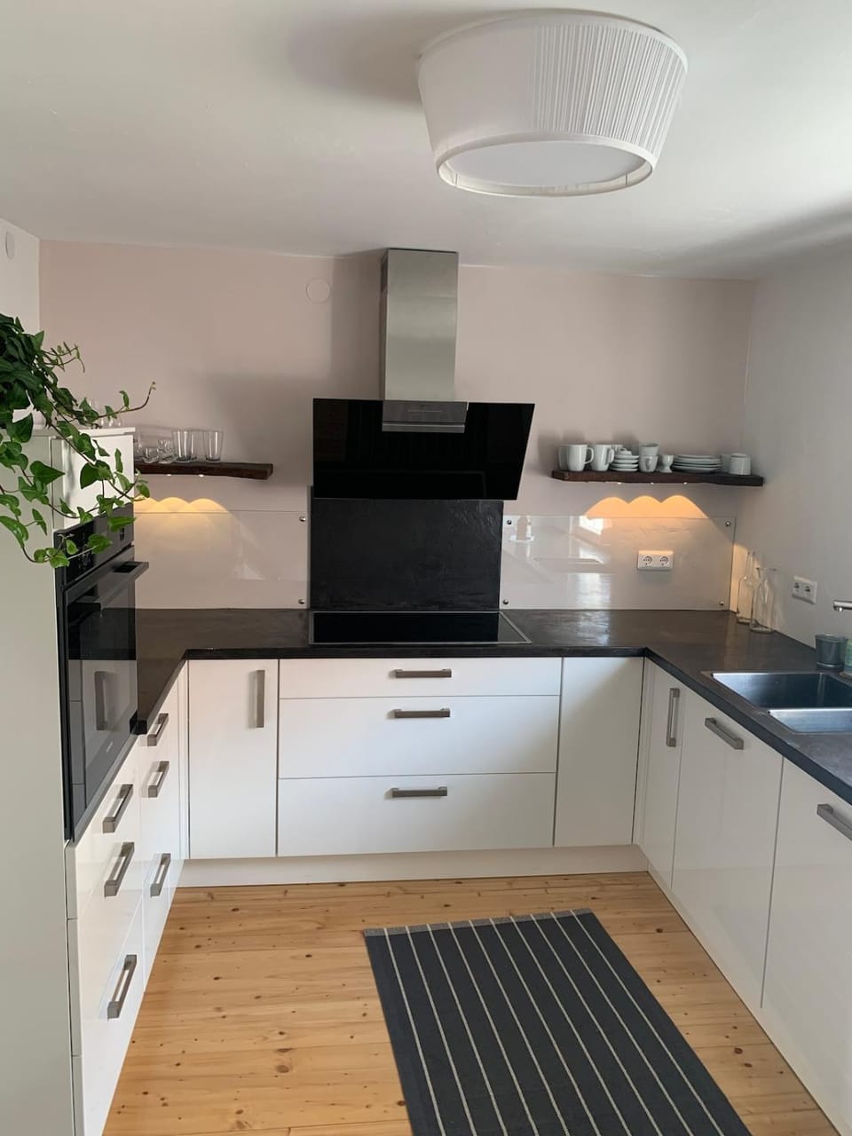 Kitchen or kitchenette, dishwasher, stove