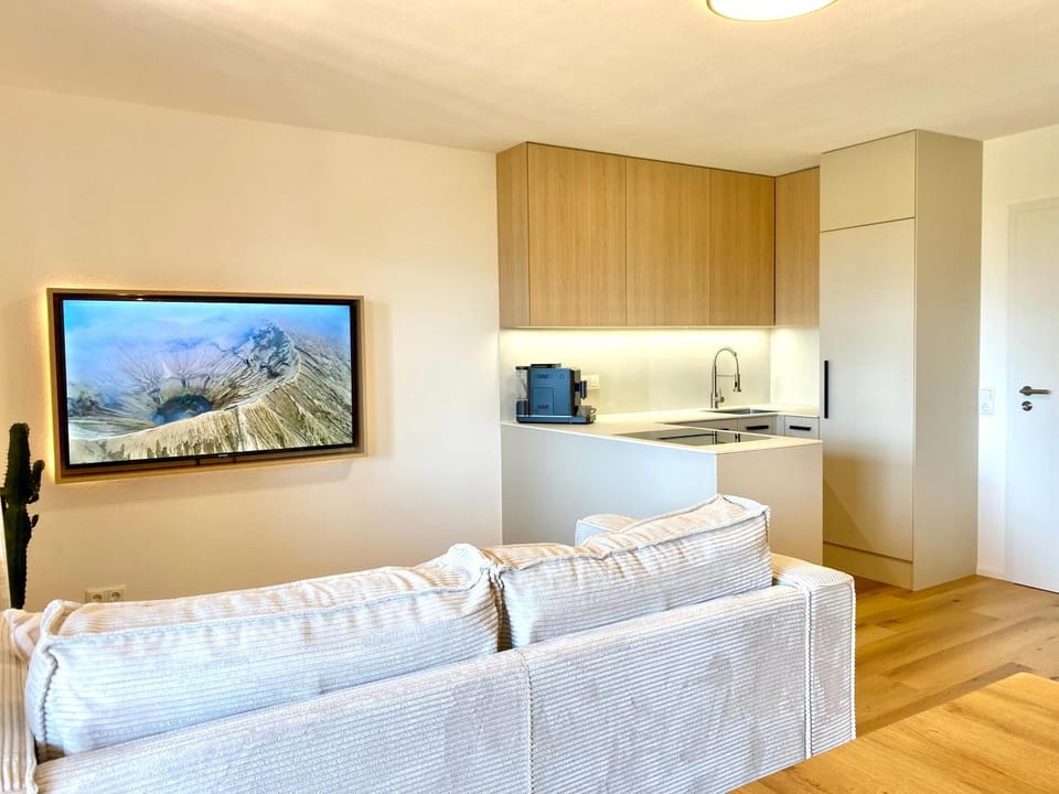 TV and multimedia, Kitchen or kitchenette, Living room