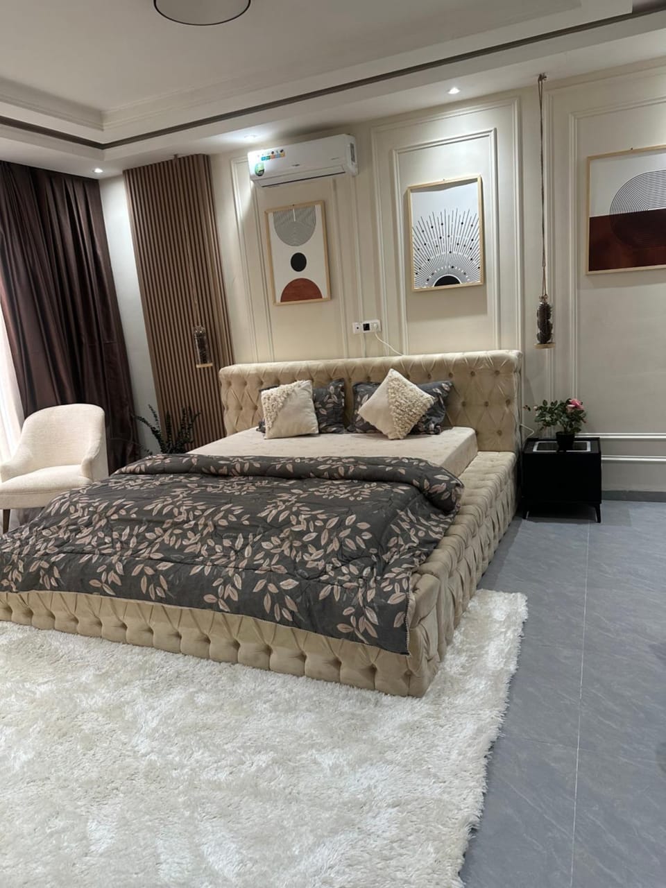Bed, Photo of the whole room, Bedroom