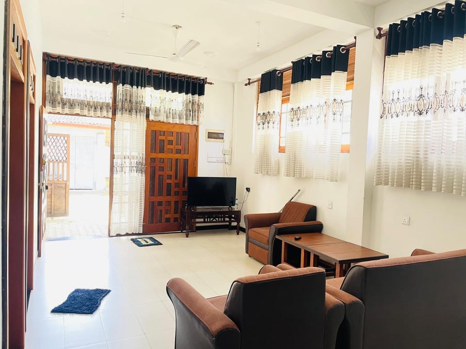 Communal lounge/ TV room, TV and multimedia, Living room, Seating area, Evening entertainment