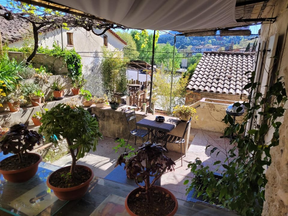 Maisonnette avec terrasse sur le Gardon House in Anduze