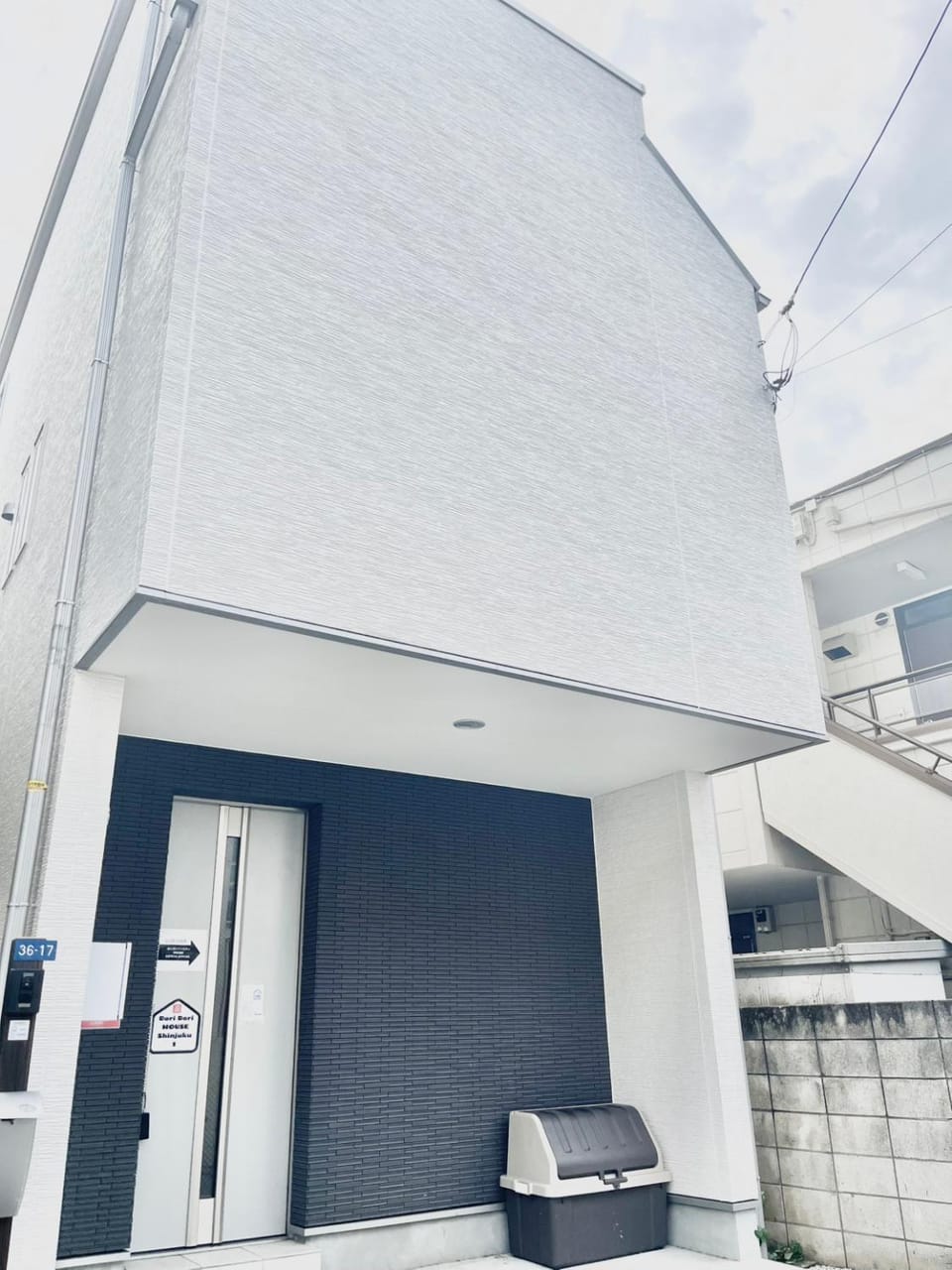 Facade/entrance