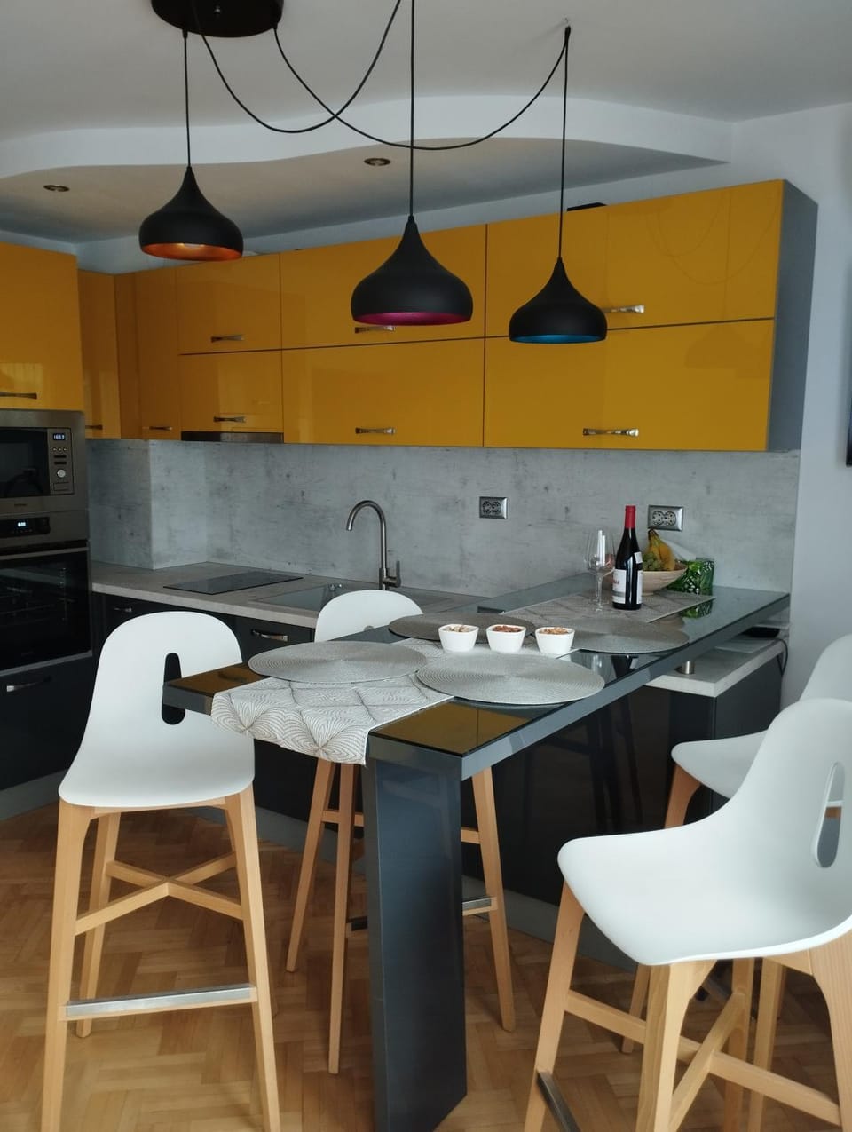 Kitchen or kitchenette, Dining area, stove