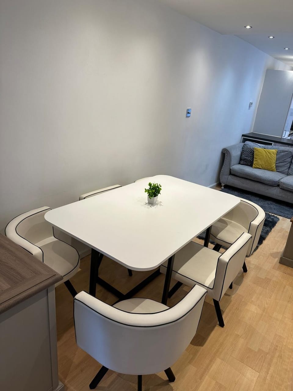 Modern and Cosy 3 bedroom flat in newport, great M4 Links Apartment in Wales