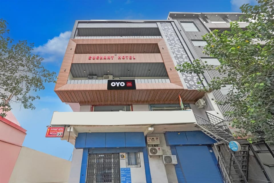 Facade/entrance