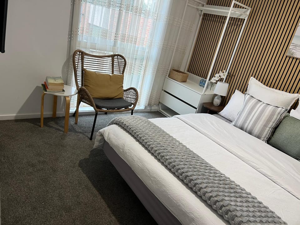 Private Entry Guest Suite- 6 minutes to Airport Apartment in Melbourne