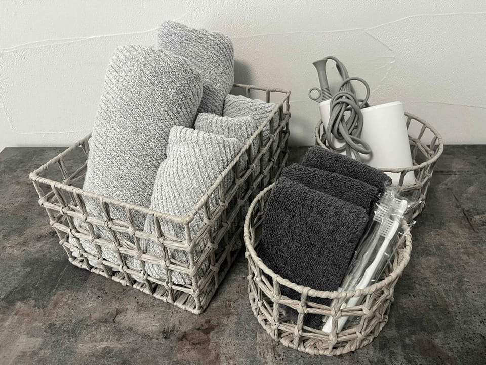 hair dryier, towels
