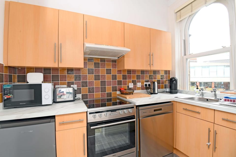 Harrogate Self Catering -Kings Suite-Private Parking-Overlooking H-C-C Apartment in Harrogate