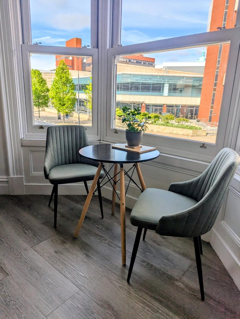 Harrogate Self Catering -Kings Suite-Private Parking-Overlooking H-C-C Apartment in Harrogate
