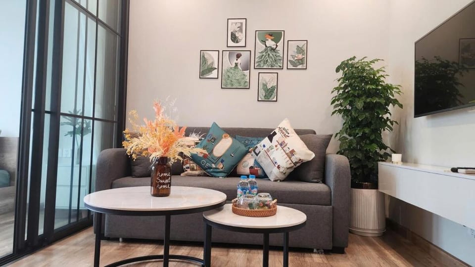 Ecopark Lushy Stay - Sunny Color Apartment in Vietnam