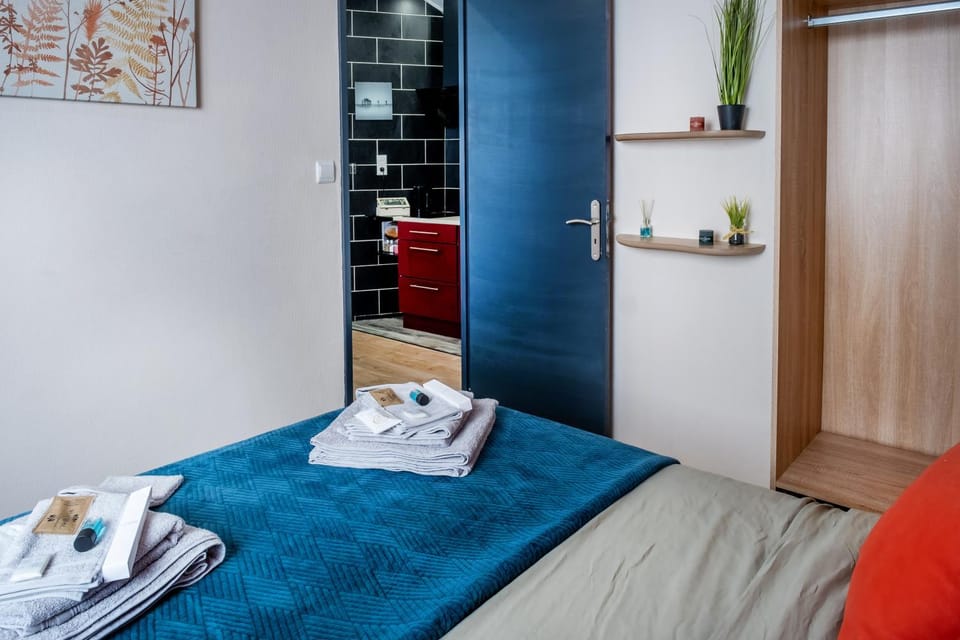 Bed, Photo of the whole room, Bedroom, towels, wardrobe