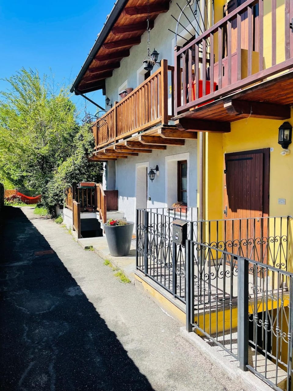 Property building, Balcony/Terrace