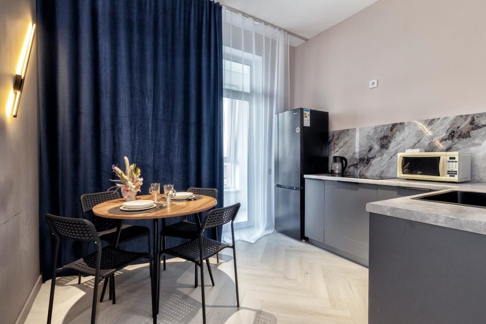 Kitchen or kitchenette, Dining area, stove