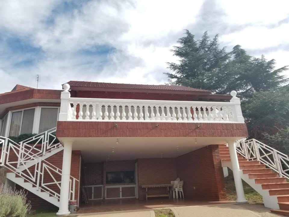 La Casa del Lago House in Villa Carlos Paz