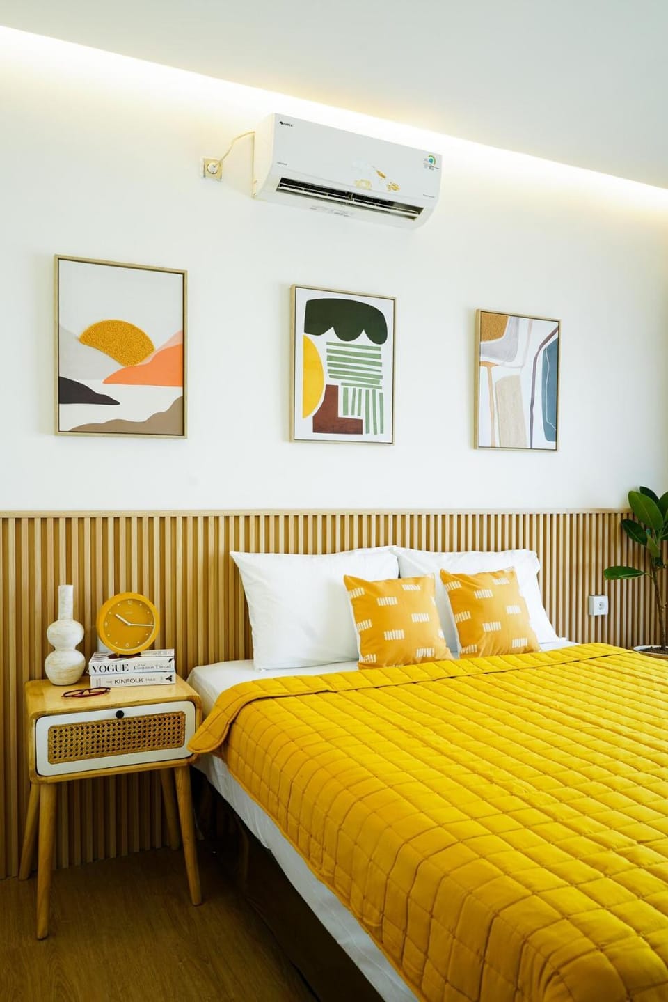 Photo of the whole room, Bedroom, air conditioner