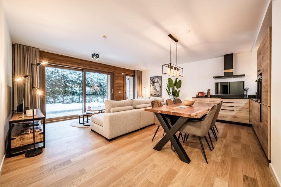 Kitchen or kitchenette, Living room, Seating area, Dining area
