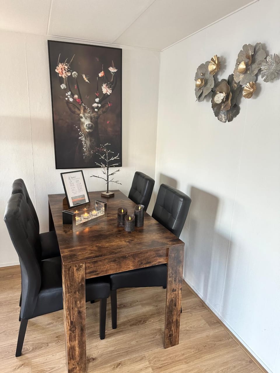 Seating area, Dining area