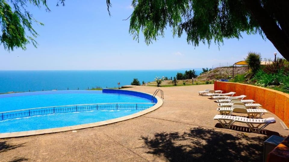 Swimming pool, sunbed