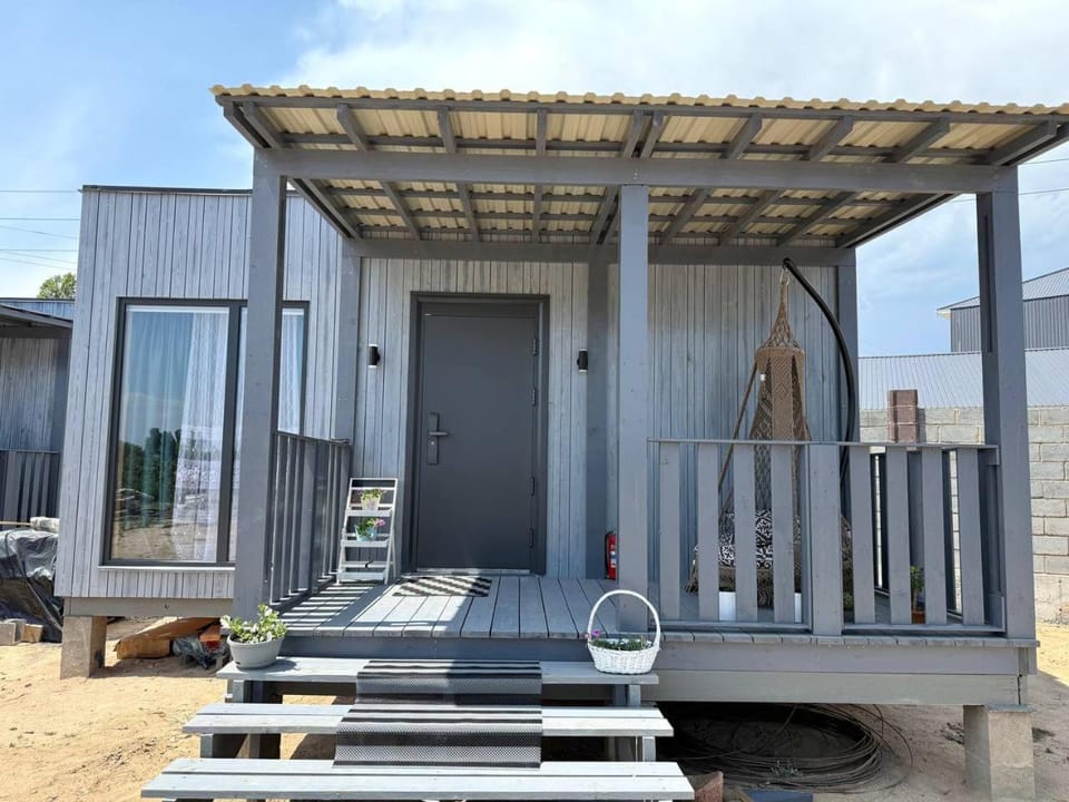 Property building, Day, Balcony/Terrace
