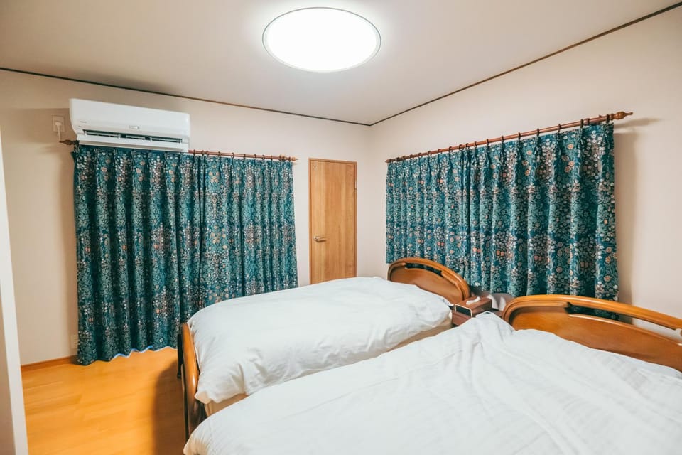 Bed, Bedroom, air conditioner