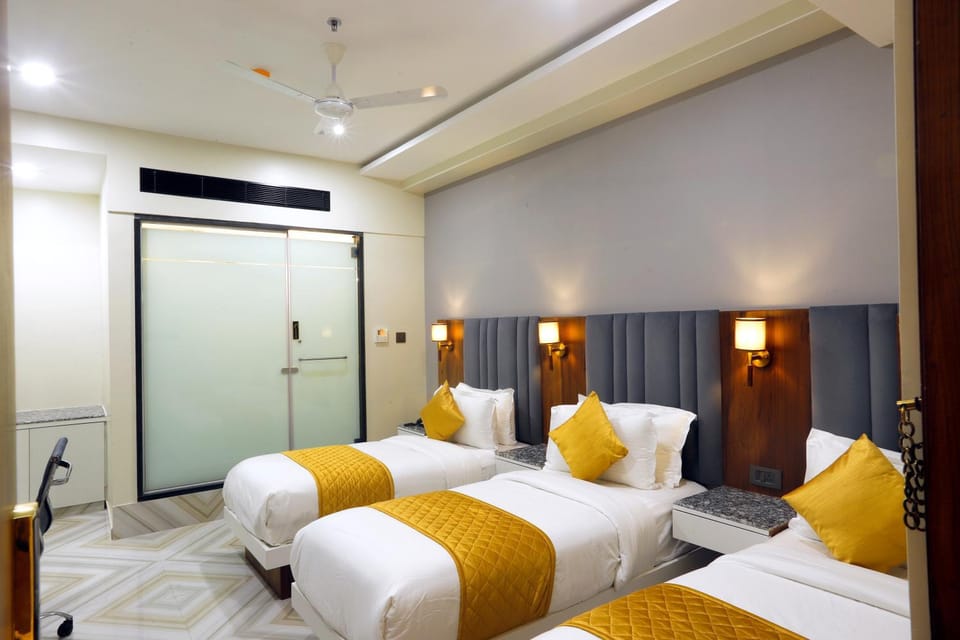 Bed, Photo of the whole room, Bedroom, wardrobe, air conditioner