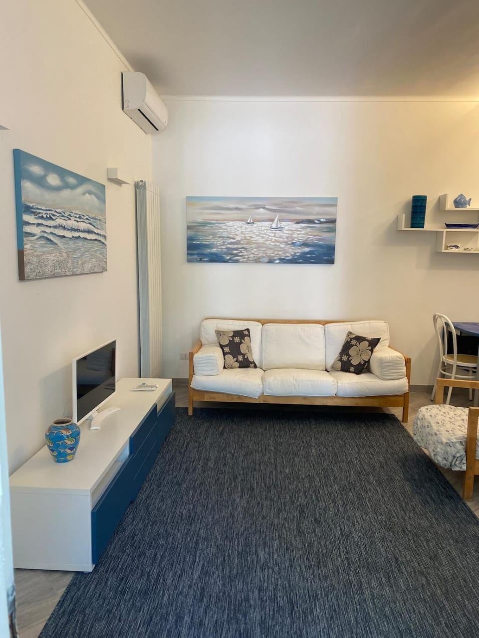 Living room, air conditioner