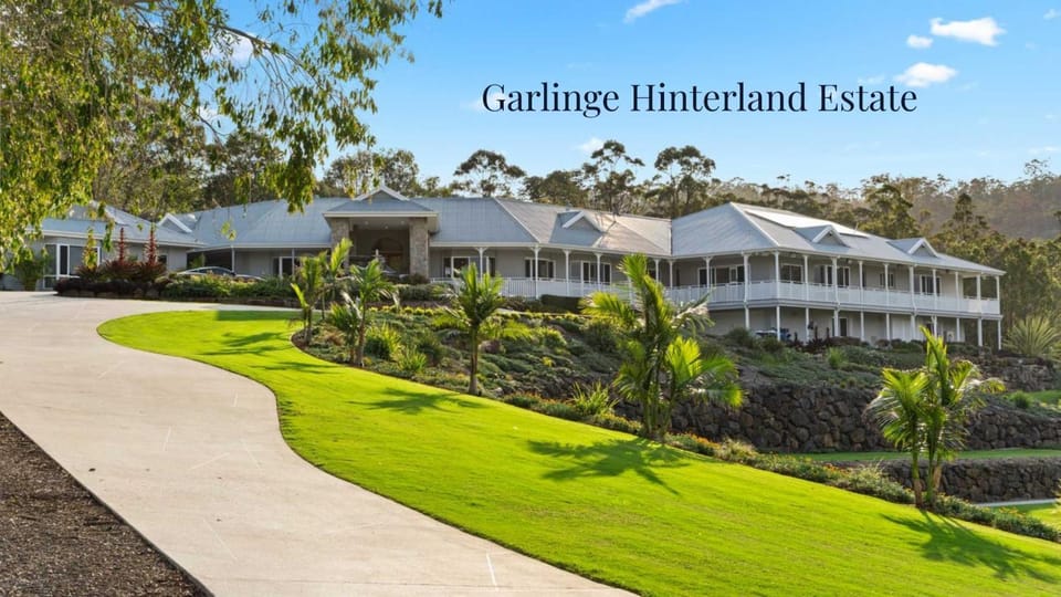King Beds - Ensuites - Sleeps 20 - Cinema - Lake House in Tallebudgera Valley