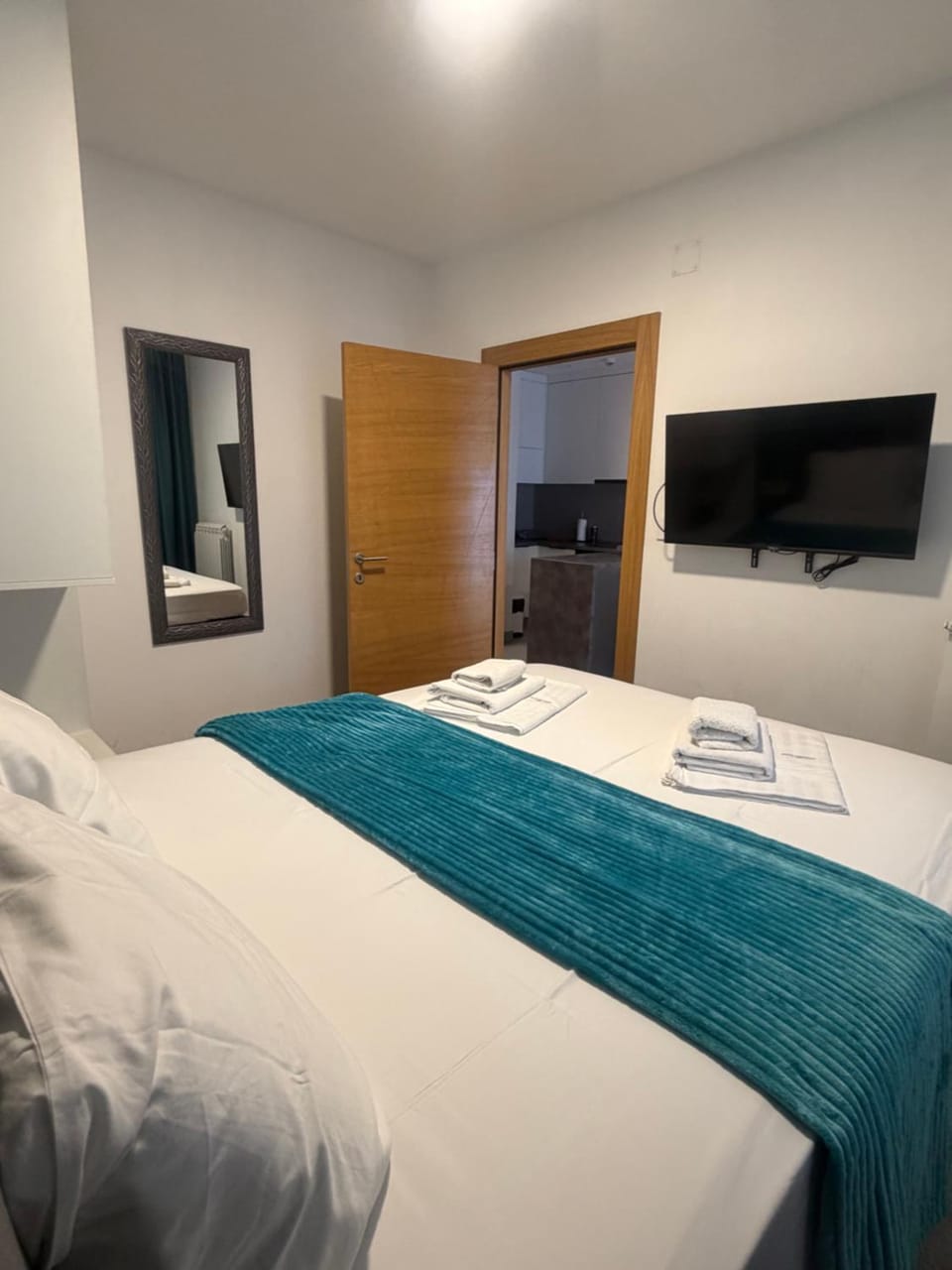 Bed, TV and multimedia, Evening entertainment, Bedroom, towels, wardrobe