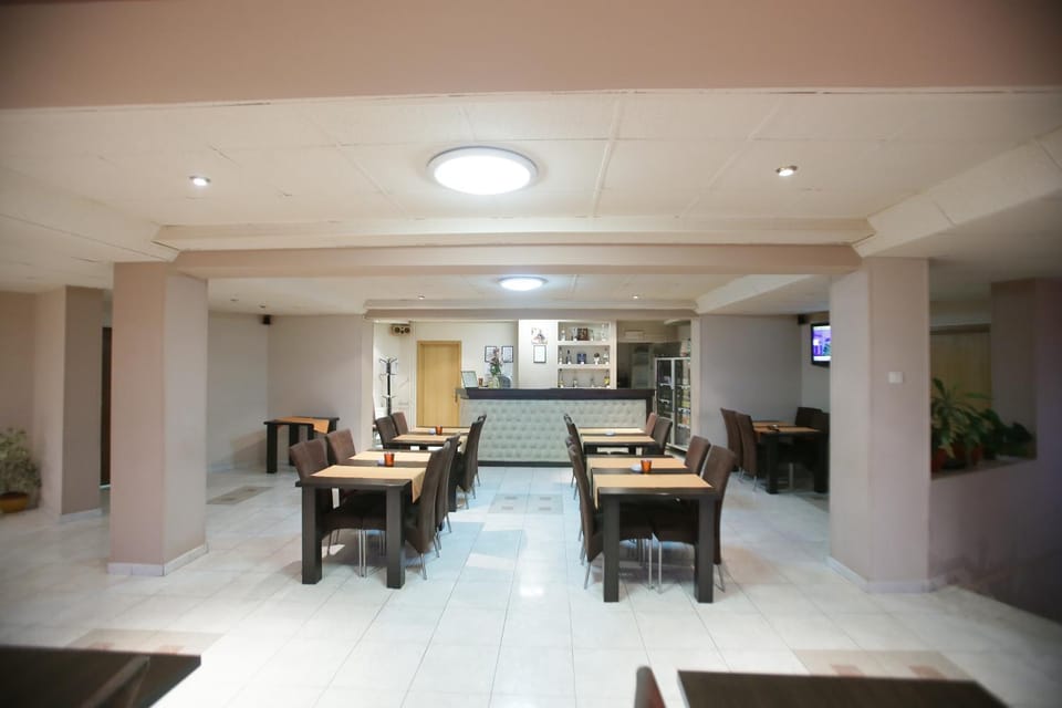Restaurant/places to eat, Food and drinks