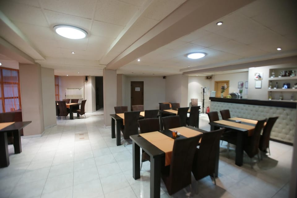 Restaurant/places to eat, Food and drinks