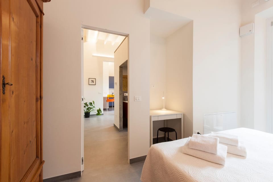 Photo of the whole room, Bedroom